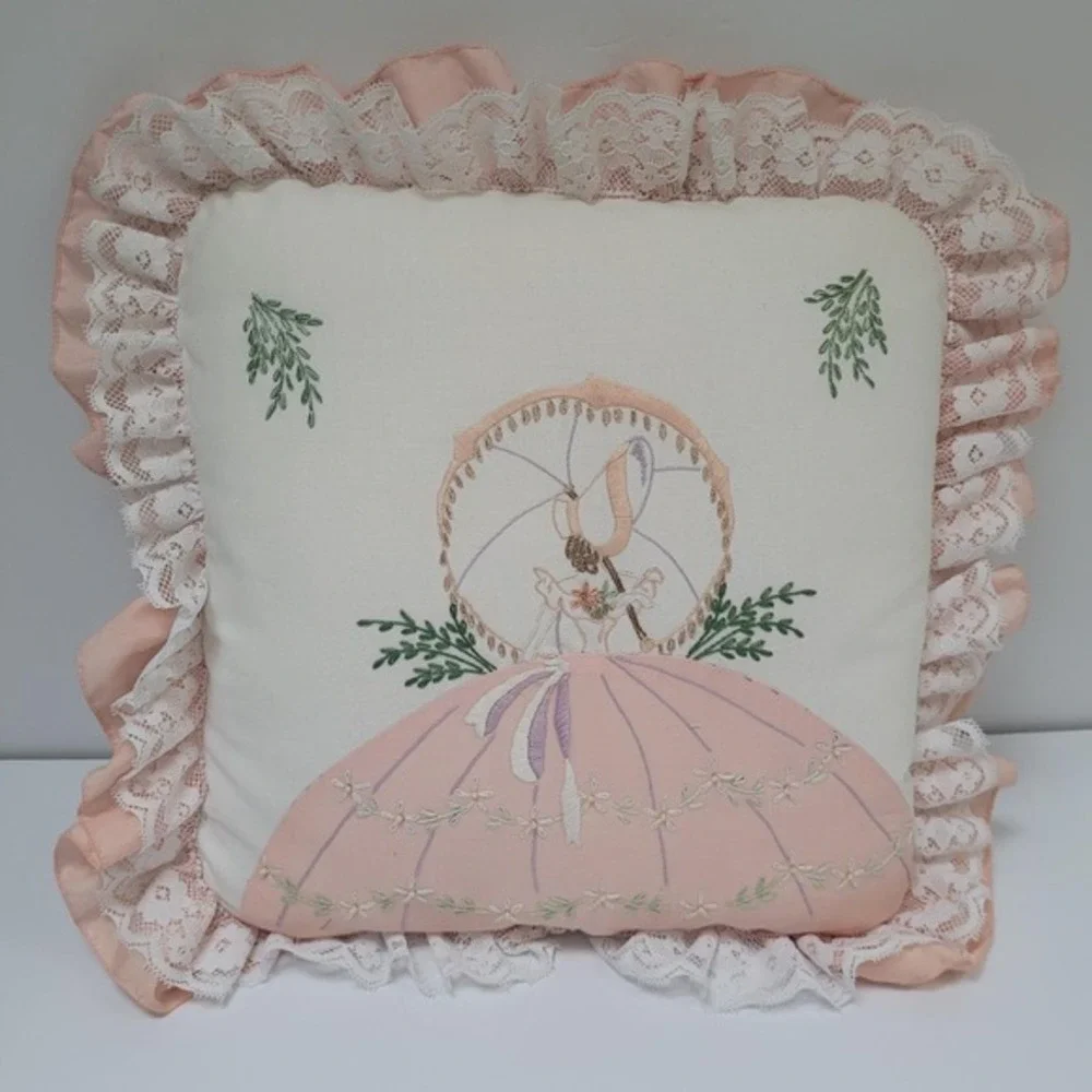 Vtg‎ Southern Belle Embroidered Throw Pillow Ruffled Lace 2